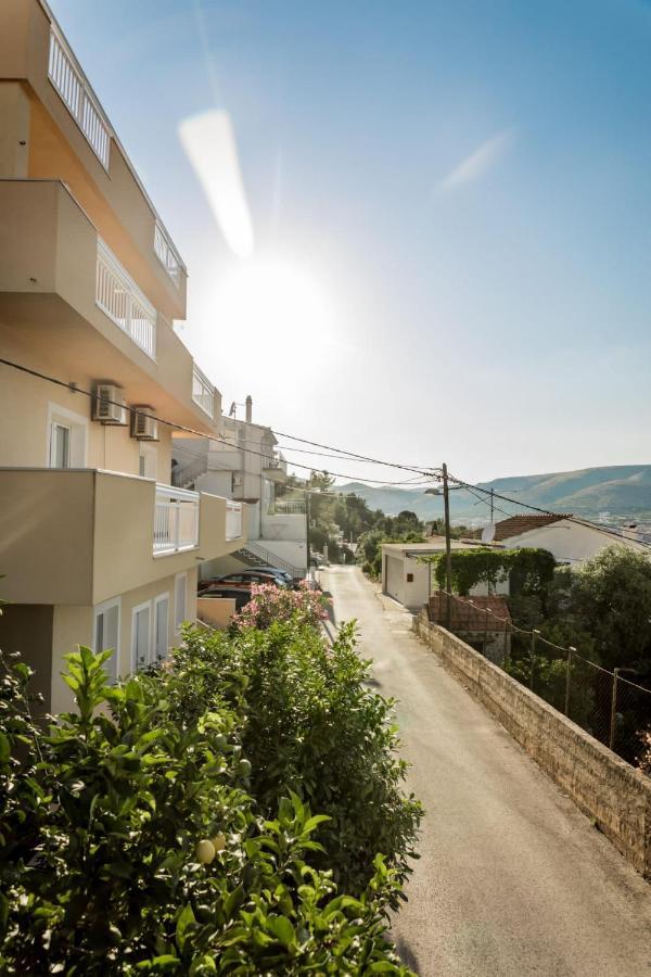 Apartment With Terrace And Sea View - Lucic Trogir Bagian luar foto