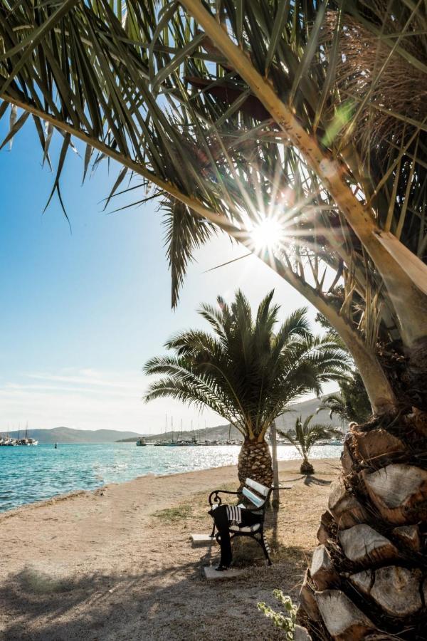 Apartment With Terrace And Sea View - Lucic Trogir Bagian luar foto