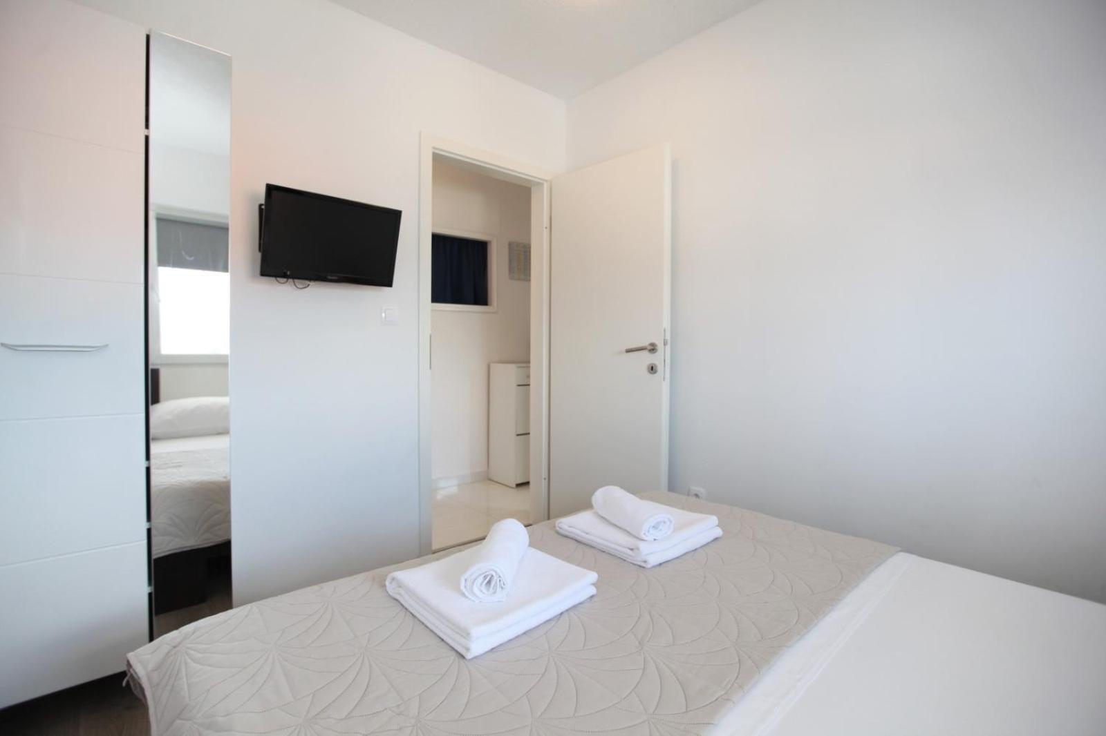 Apartment With Terrace And Sea View - Lucic Trogir Bagian luar foto