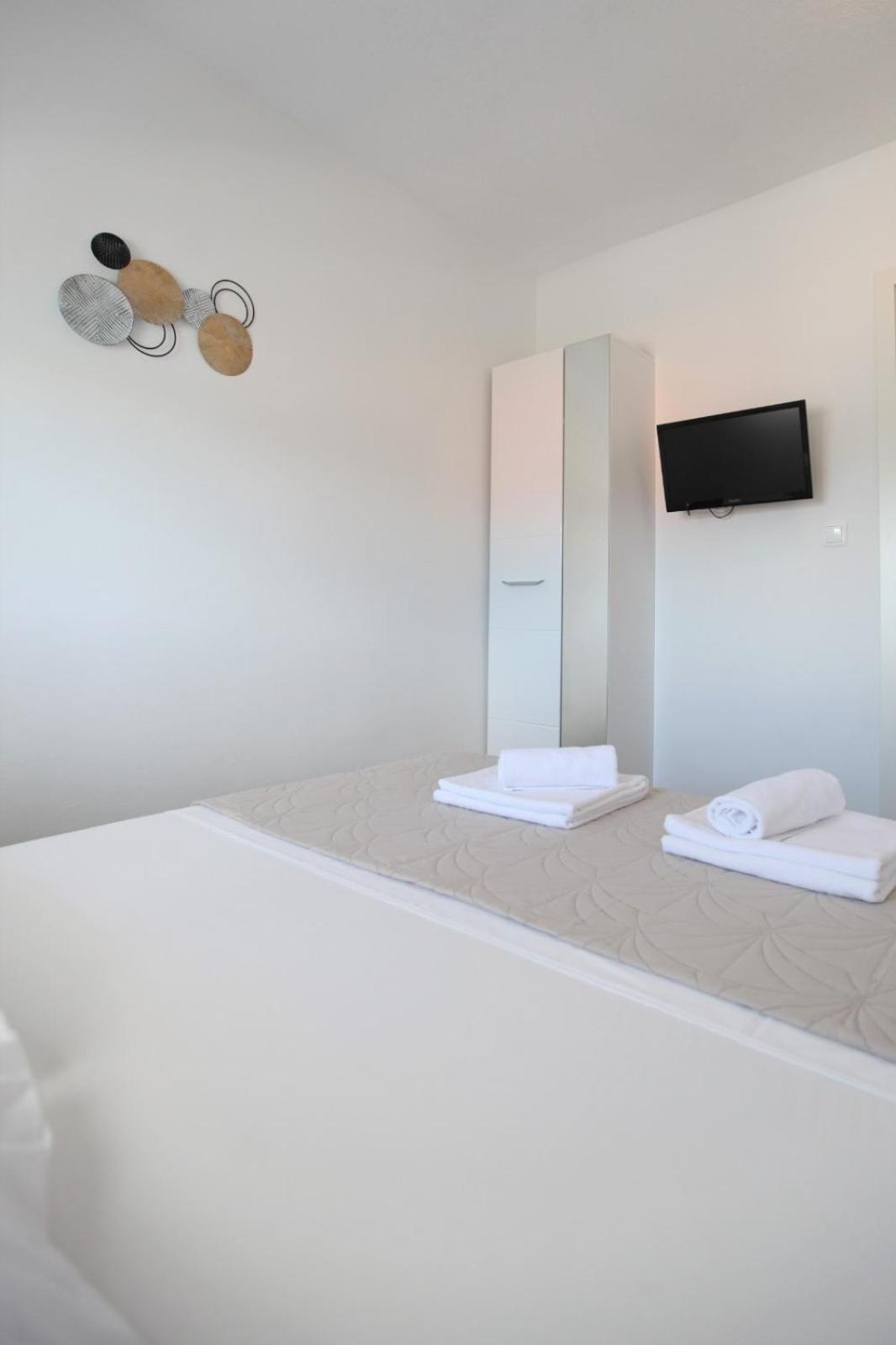 Apartment With Terrace And Sea View - Lucic Trogir Bagian luar foto