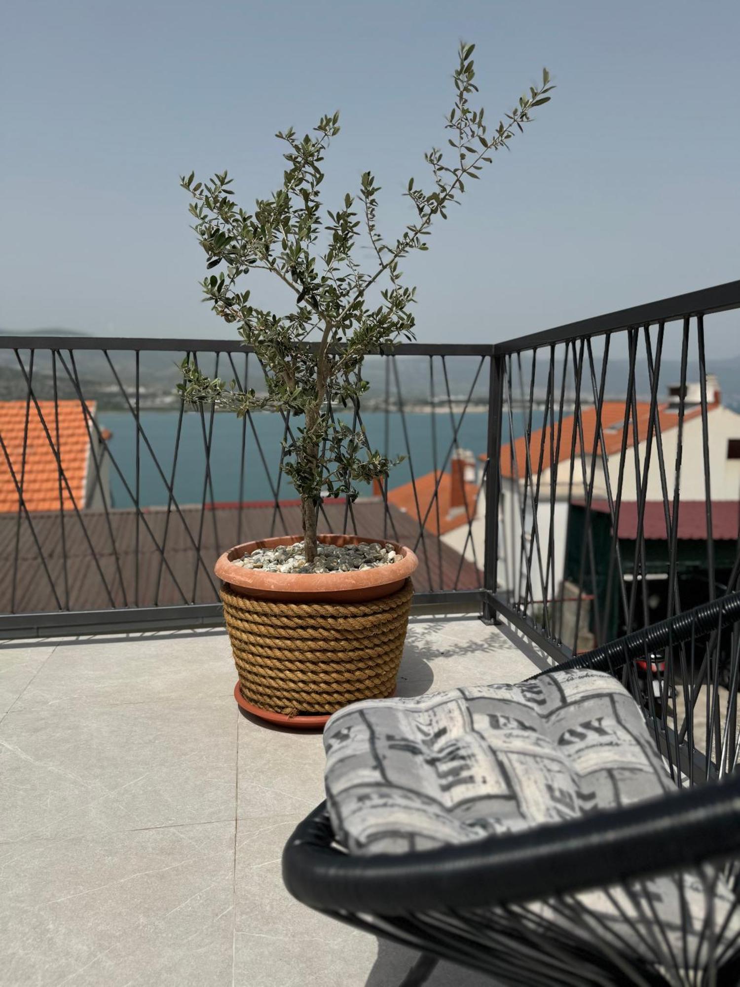 Apartment With Terrace And Sea View - Lucic Trogir Bagian luar foto